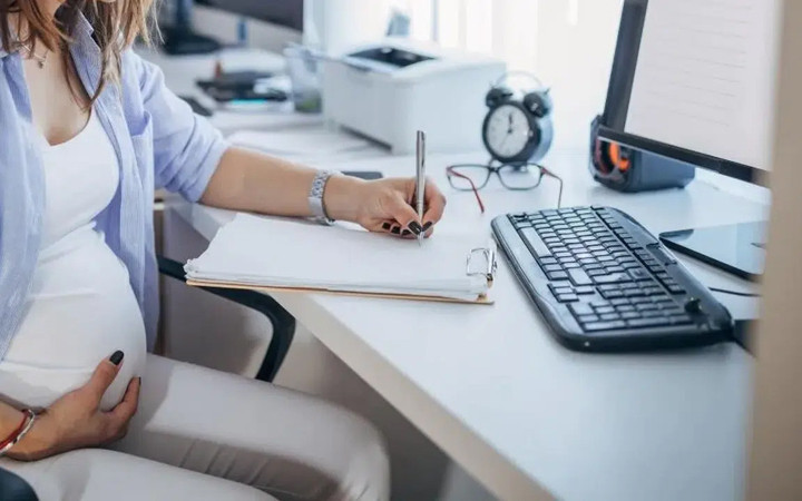 Doğum izin süreleri değişti! Peki işçi ve memur kaç gün izin yapacak?