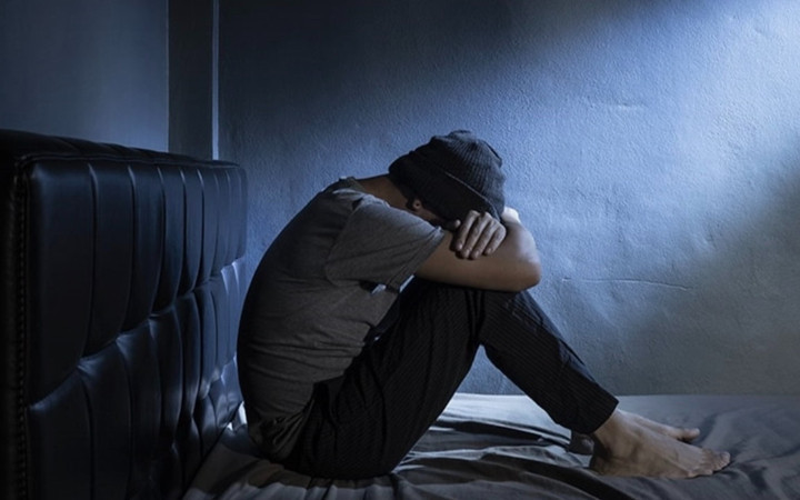 Acaba depresyonda mıyım diye düşünenler dikkat! Her üzüntü depresyon değil...