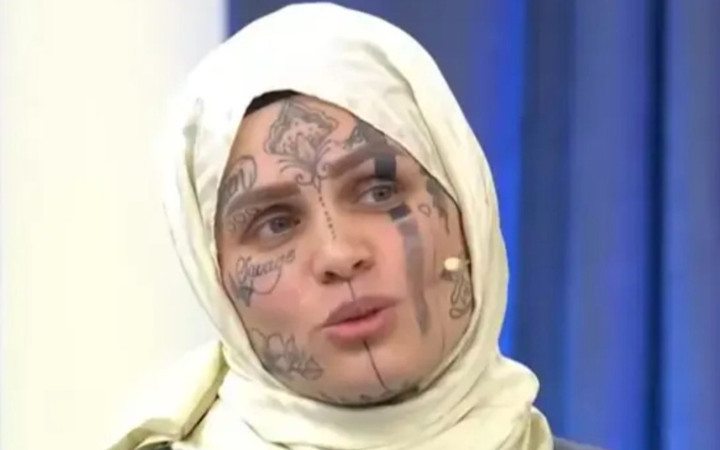 Yüzündeki dövmelerle gündem olan Nazan Ünal'ın yeni işi şaşırttı...