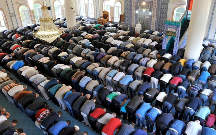 Bayram namazı saat kaçta kılınacak? Diyanet İşleri Başkanlığı açıkladı 2026 il il Ramazan Bayramı namaz vakitleri