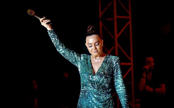 Ebru Gündeş kızı için seferber oldu! Dubai'den özel uçakla getirtti