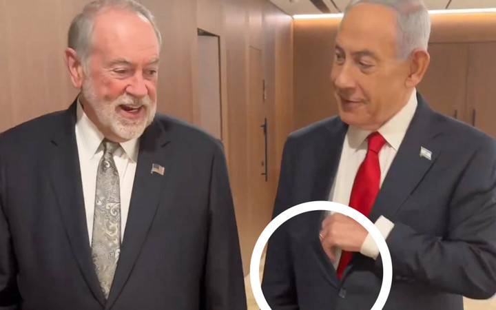 Bunlar çok zalim! Netanyahu ölüm listesini sırıtarak gösterdi şu haline bakın