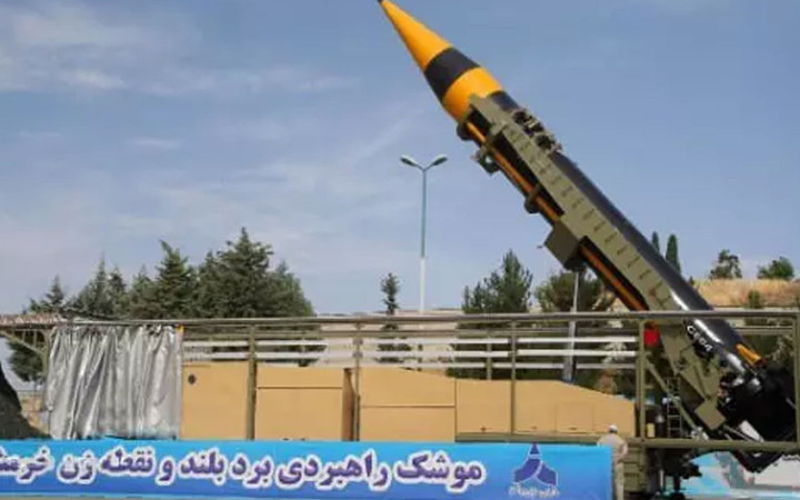 İran'ın 'Dans eden füze'si ilk kez sahada! İsrail’i delip geçti!