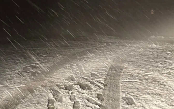 Tatilcilere kar şoku! Lapseki beyaz örtüye büründü