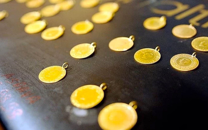 Gram altında 7 bin lira alarmı! Ünlü ekonomist süre verdi "Trump kapsamlı saldırı yaparsa..."