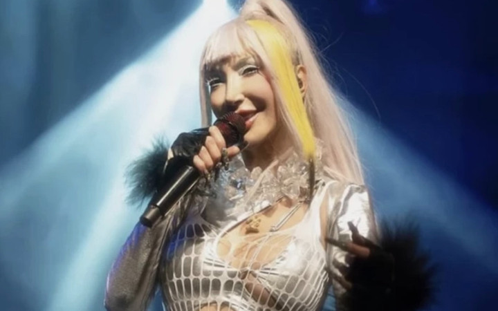 Hande Yener'in gözlerden uzak büyüttüğü oğlu Çağın son haliyle şaşırttı!