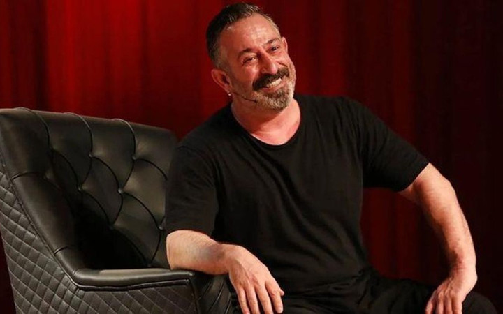 Cem Yılmaz'a şok! Sahnede anlattığı vize olayı başına geldi