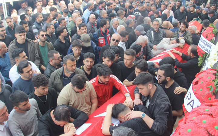 Kahramanmaraş okul katliamına ağlıyor! 9 öğrenci ve öğretmenin cenazesi kahretti