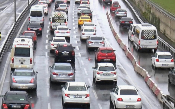 TÜİK'ten net rakam! Trafikteki araç sayısı korkunç boyuta ulaştı