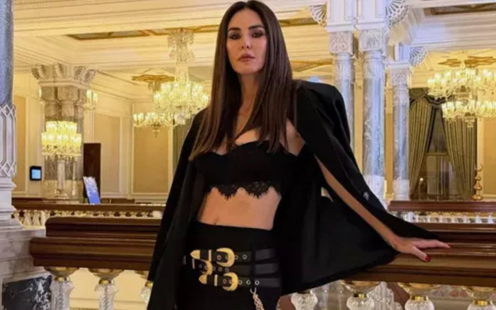 Defne Samyeli paylaştı! 53 yaşında formuyla hayran bıraktı