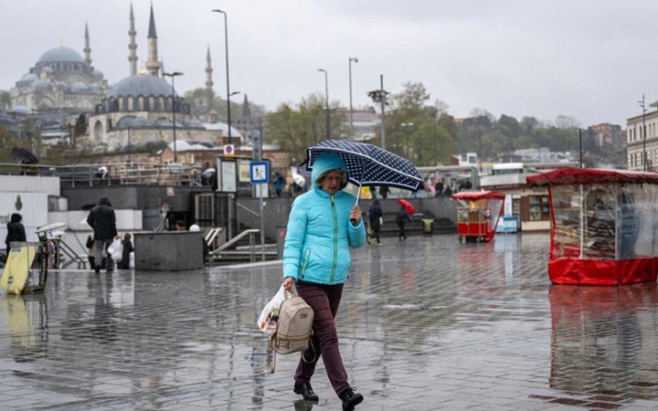 AKOM'dan İstanbullu'ya uyarı! Perşembeye kadar bahar ama sonrası fena...