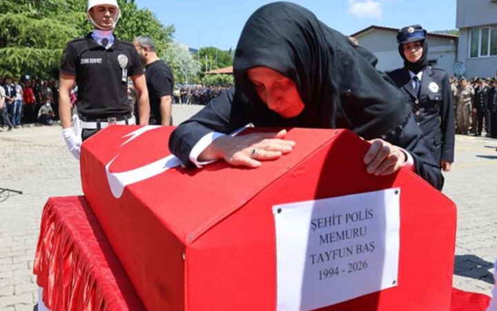 Şehit polise eşinden yürekleri dağlayan veda!