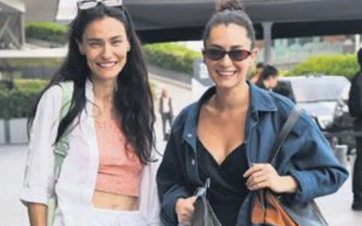Hande Doğandemir ile Saadet Işıl Aksoy'dan dostluk tatili! Sudan çıkmadılar