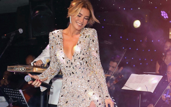 Gülben Ergen'den olay kare! Bikinisiyle paylaştı...