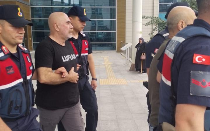 Ezel Akay'ın evinden çıkanlar inanılmaz! Kenevir tarlası kurmuş