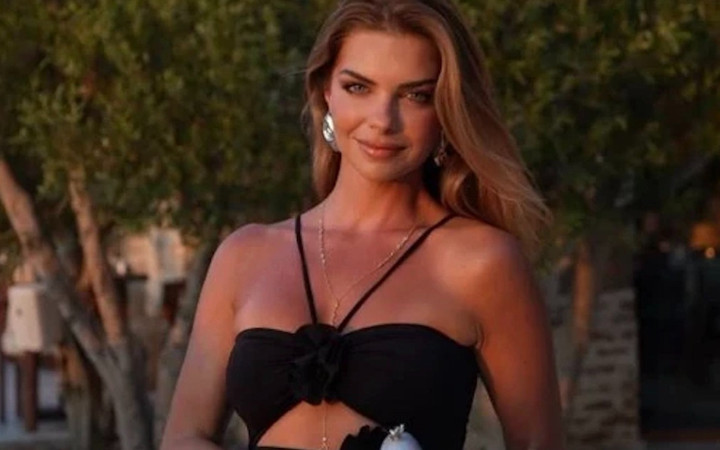Pelin Karahan'dan Bodrum çıkarması! Bikinili hali olay