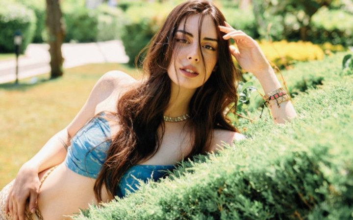 Kızılcık Şerbeti'nin Çimen'iydi! Selin Türkmen'den bikinili kareler..