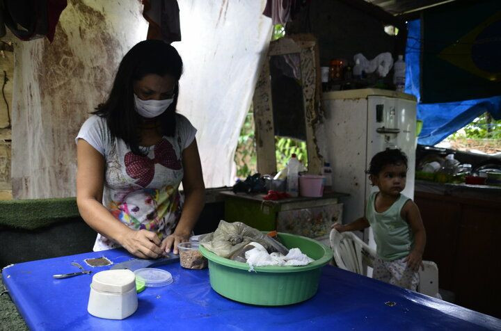 Amazonlarda yaşayan yerli halk Kovid-19 önlemini böyle alıyorlar! - Resim: 2