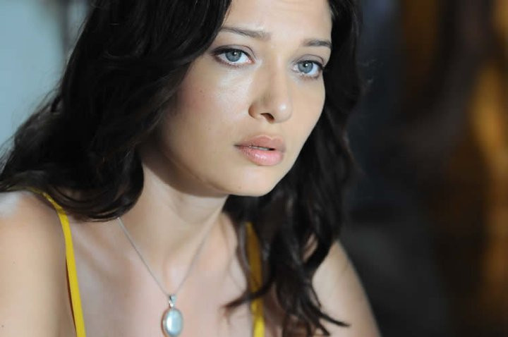 Ünlü oyuncu çarşafa girdi! Kim olduğuna bakın çok şaşıracaksınız! - Resim: 1