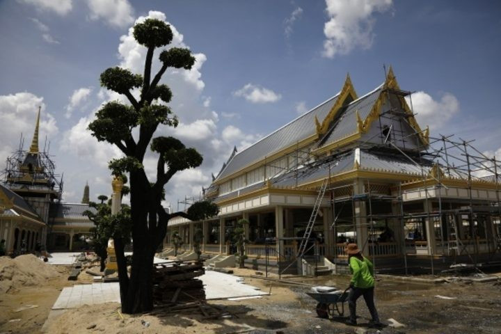 Kralı yakmak için saray inşa  ediyorlar - Resim: 4