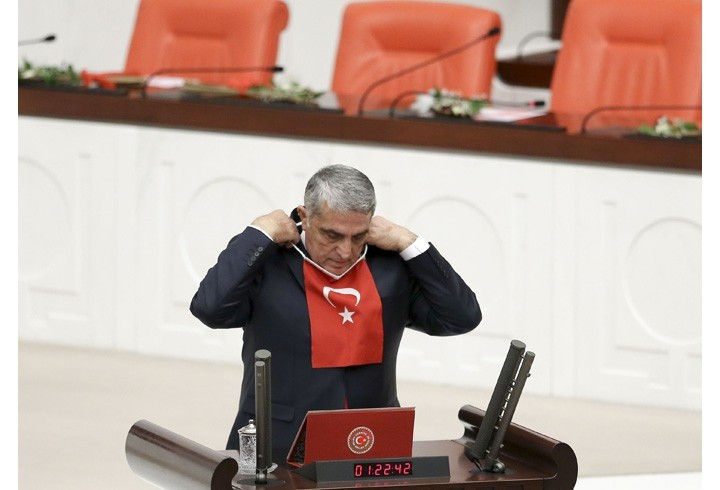 Boynunda bayrakla yemin etti - Resim: 2