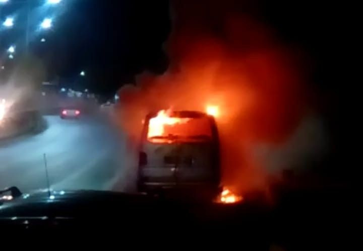 Park halindeki araç alevler içinde kaldı - Resim: 2