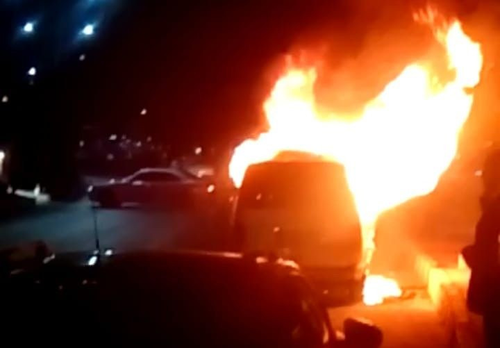 Park halindeki araç alevler içinde kaldı - Resim: 3