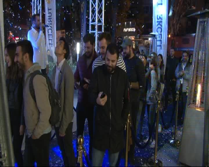 5549 liralık iPhone 8 için sıraya girdiler - Resim: 2