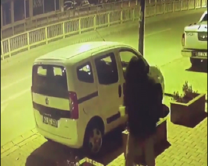 Genç kadının yüzüne tuz ruhu atan kişi bakın kim çıktı! - Resim: 2