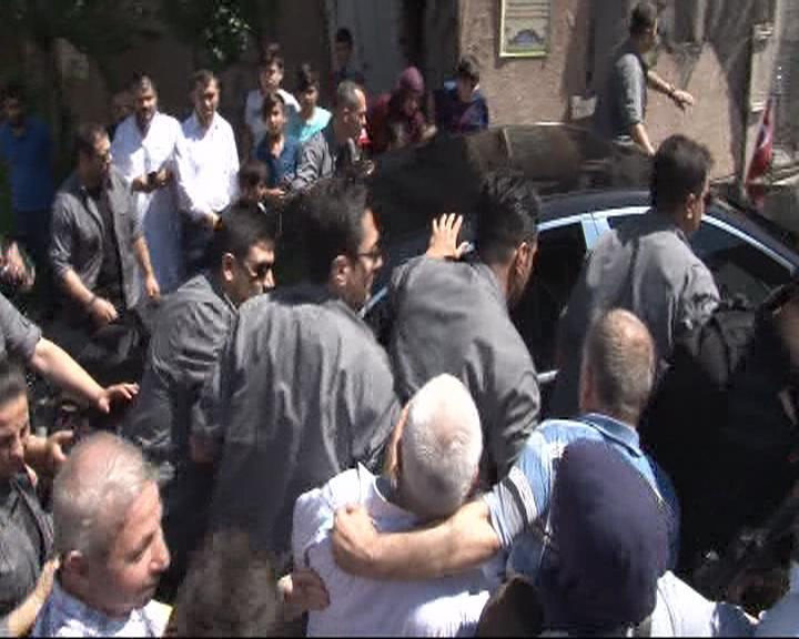 Erdoğan'ın aracının camından kafasını uzatıp böyle seslendi - Resim: 4