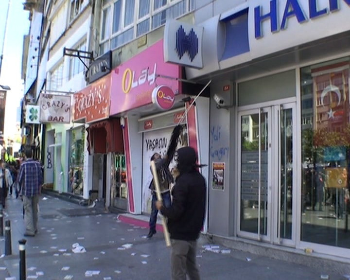 Mecidiyeköy'ü anarşistler bastı - Resim: 4