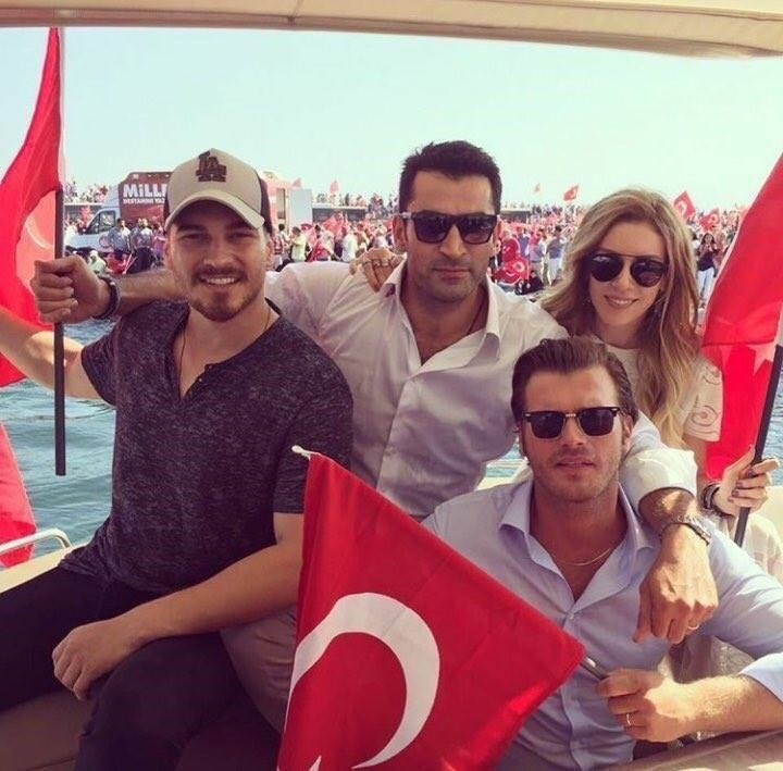 Kıvanç Tatlıtuğ'dan Çağatay Ulusoy'a büyük destek! - Resim: 4