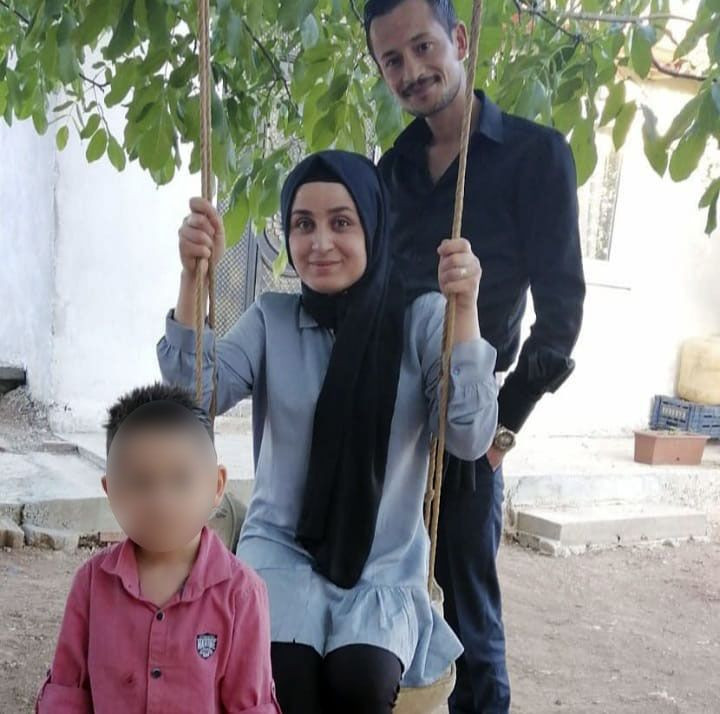 Eşini 4 yaşındaki oğlunun önünde 60 bıçak darbesiyle öldürdü - Resim: 1