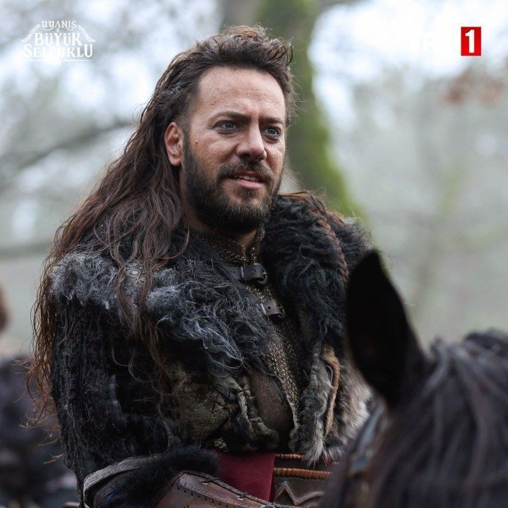 TRT Uyanış Büyük Selçuklu yıldızı Kaan Taşaner 17 yaş küçük sevgilisiyle yakalandı - Resim: 1