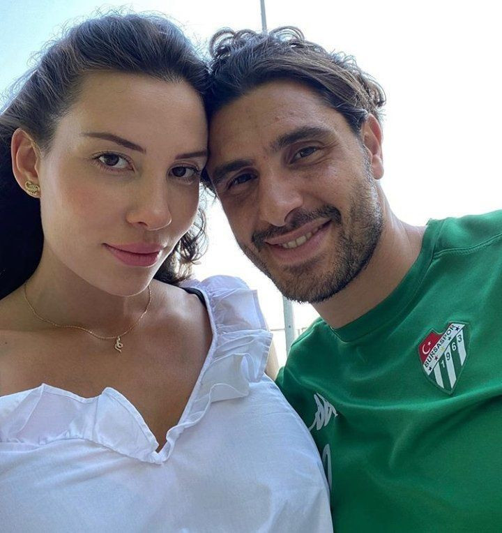 Falcıya inandı ünlü futbolcuyu boşuyor! Özer Hurmacı ile eşi yeniden mahkemelik - Resim: 3