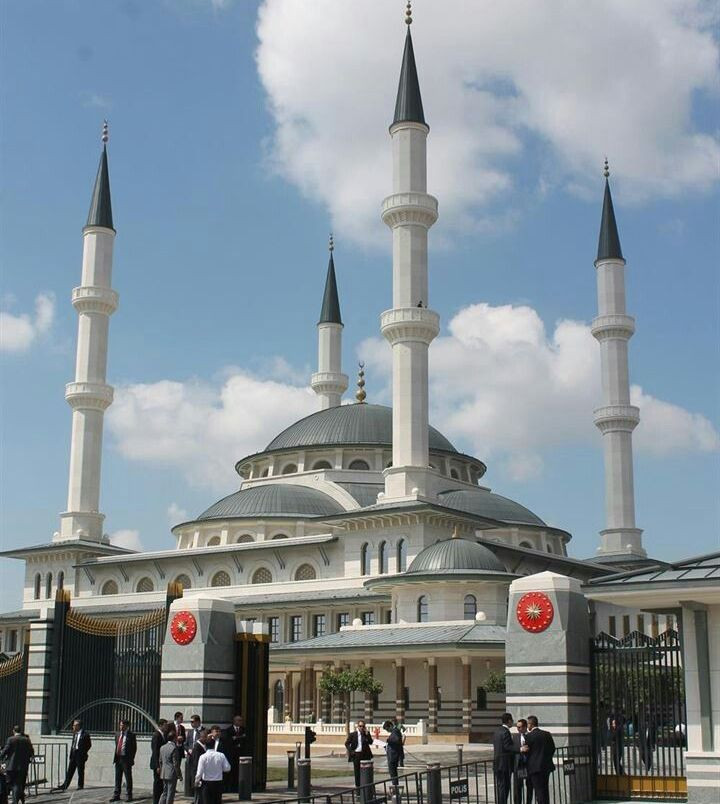 Beştepe Millet Camisi'nde Cuma Namazı kılındı diğer camilerde yine yasak - Resim: 1