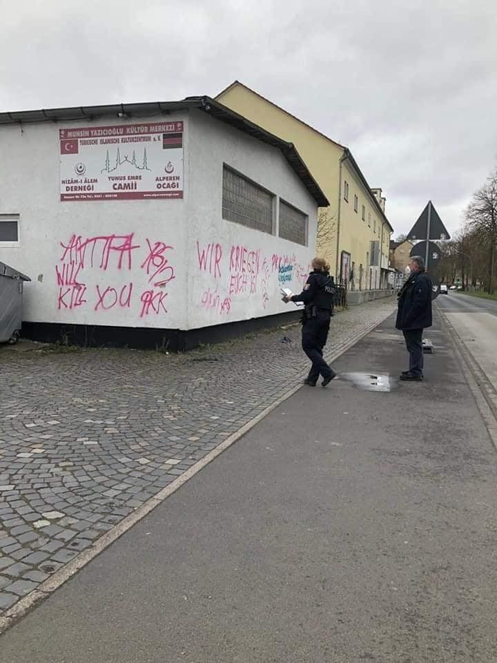 Almanya’da PKK’dan camiye çirkin saldırı! Küfür ve tehdit yazdılar - Resim: 1