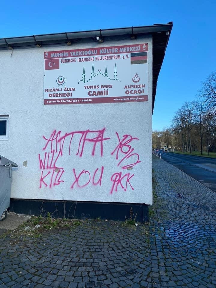 Almanya’da PKK’dan camiye çirkin saldırı! Küfür ve tehdit yazdılar - Resim: 3