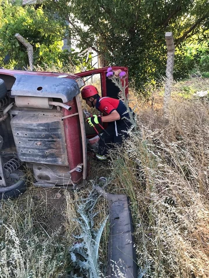Çocukları dikkatini dağıtan anne kaza yaptı 6 aylık bebeği öldü 4 yaralı - Resim: 3