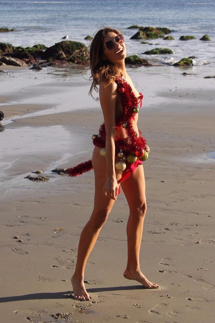 Yılbaşı ağacı olacağım dedi bir anda soyunmaya başladı - Resim: 2