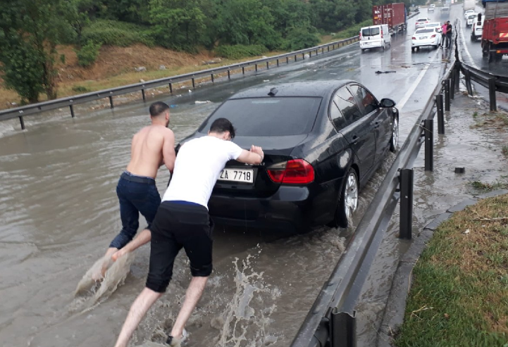 AKOM'dan İstanbul'a şiddetli yağış uyarısı! Beş ilçe özellikle dikkat etmeli - Resim: 1