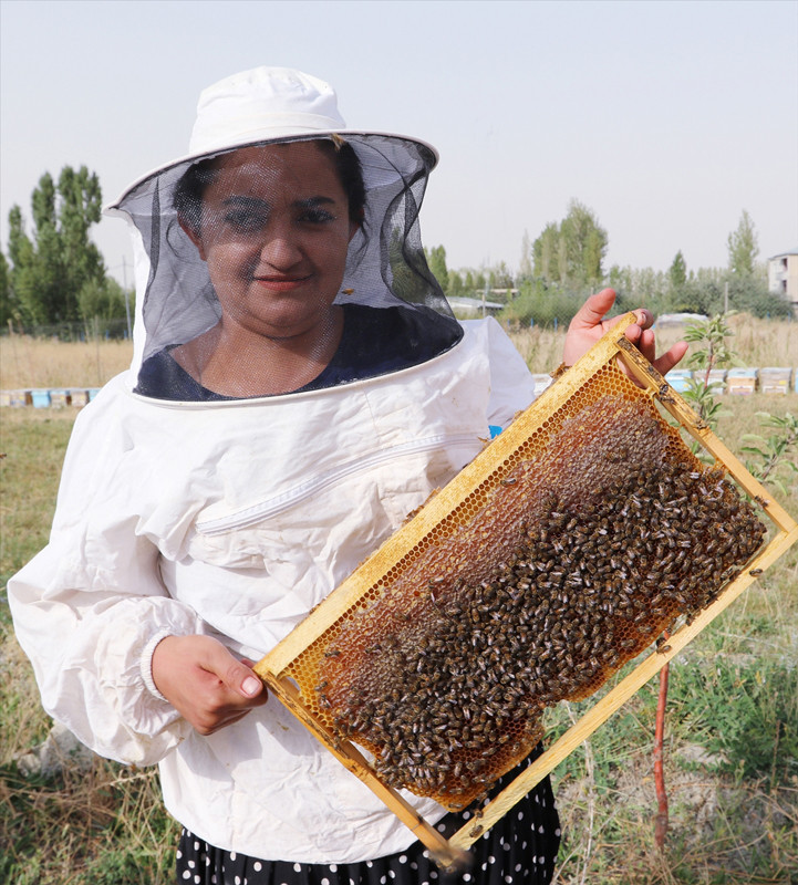 Vanlı kadın arıcılar organik bal hasadını yaptı - Resim: 4