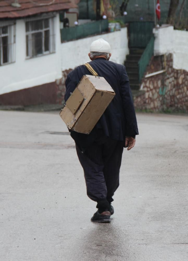 Kocaeli'de tek gözü görmeyen baba bir boya sandığıyla 5 kişilik ailesine bakıyor - Resim: 4