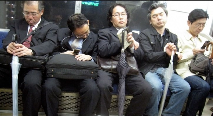 Hükümet çalışanları zorla izine çıkartıyor - Resim: 2