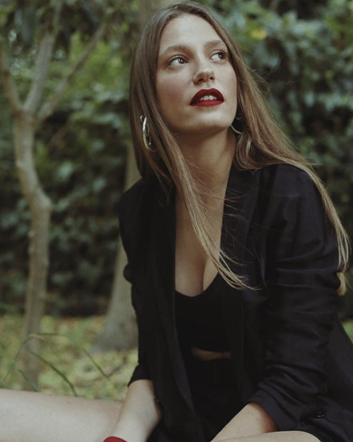 Serenay Sarıkaya aksesuarının fiyatı ile dudak uçuklattı! Sosyal medya çalkalanıyor... - Resim: 1