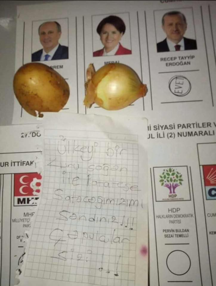 Seçimden en ilginç oy pusulası fotoğrafları! - Resim: 1