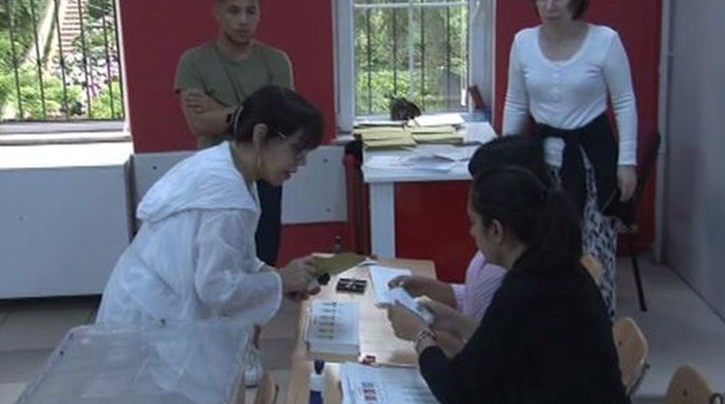 Ünlüler sandık başında! Nusret sandığı bile 'tuzladı' - Resim: 2