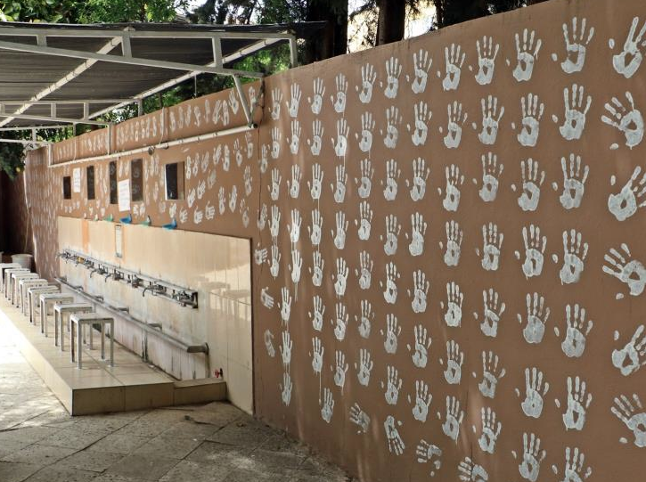 Caminin duvarlarına dadanan genç imam ve müezzini canından bezdirdi - Resim: 3