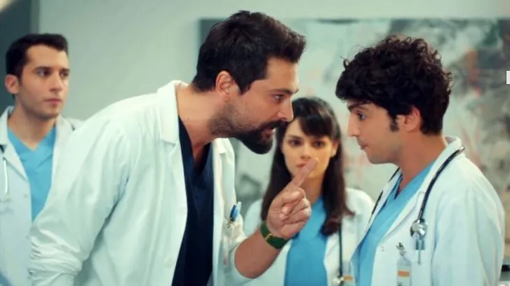 Mucize Doktor dizisinin Ali'si Taner Ölmez'in sevgilisi Ece Çeşmioğlu bakın kim - Resim: 1