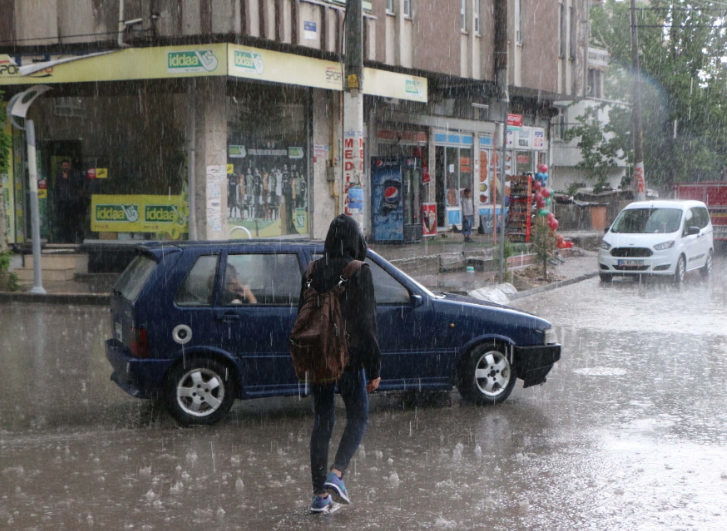 Meteoroloji'den uyarı üstüne uyarı! Gök gürültülü sağanak yağışa dikkat - Resim: 1